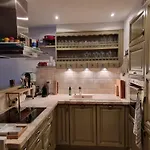 Newly Renovated Loverbier Steps From Place Apartment Verbier