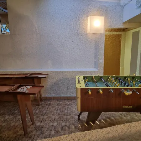 Loverbier With Pool In Building, Steps To Place アパート
