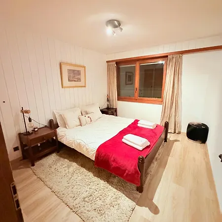 Loverbier With Pool In Building, Steps To Place アパート ヴェルビエール