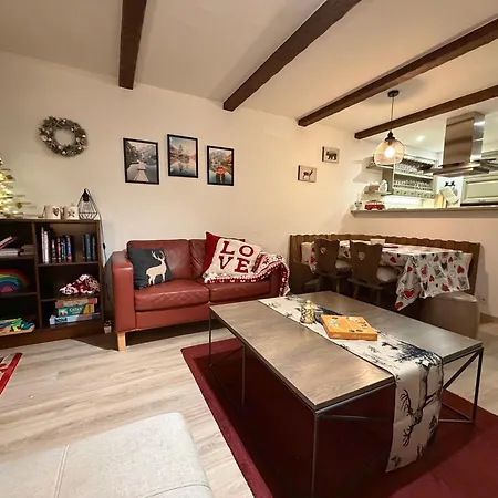 Newly Renovated Loverbier Steps From Place Apartmán Verbier